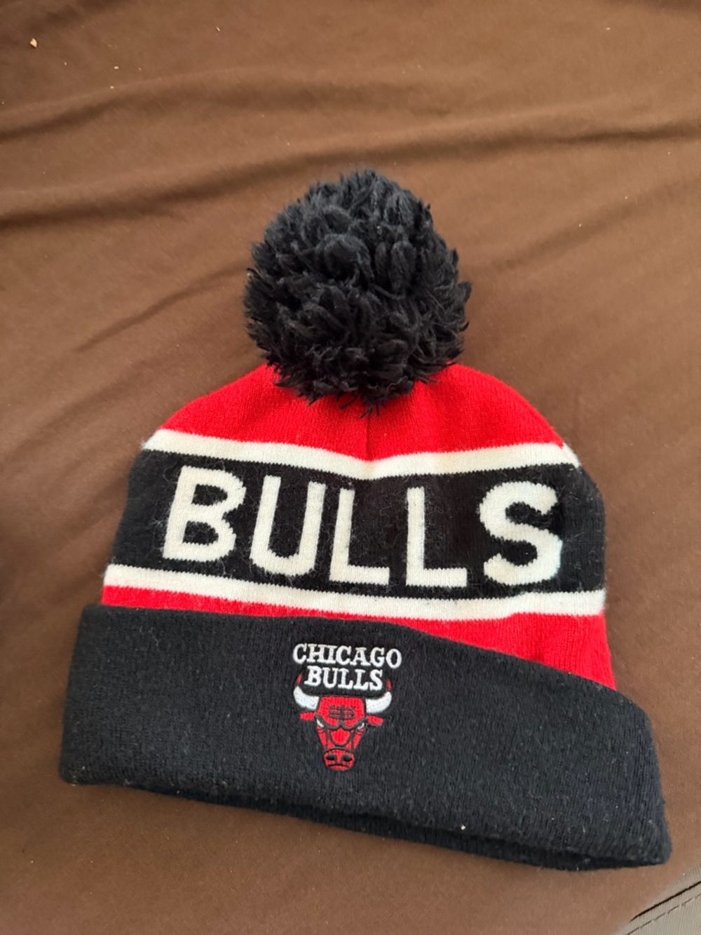 Chicago Bulls Pom Pom Beanie - Red & Black